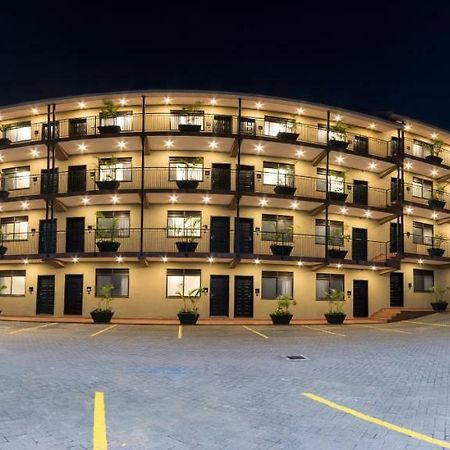 Speke Apartments Kitante 캄팔라 외부 사진